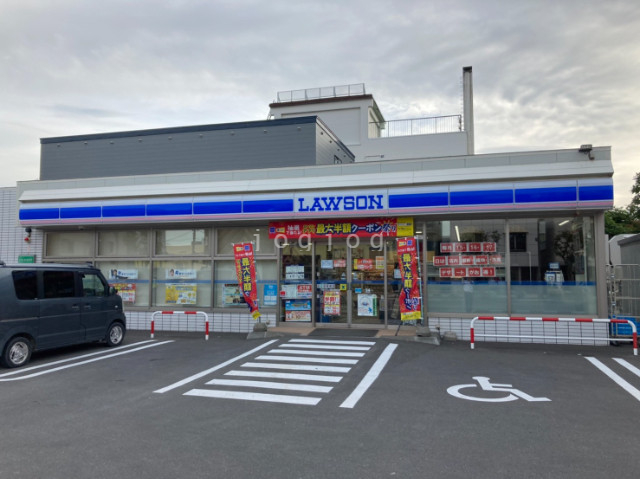 コンビニ　ローソン深川駅前店（コンビニ）まで853m