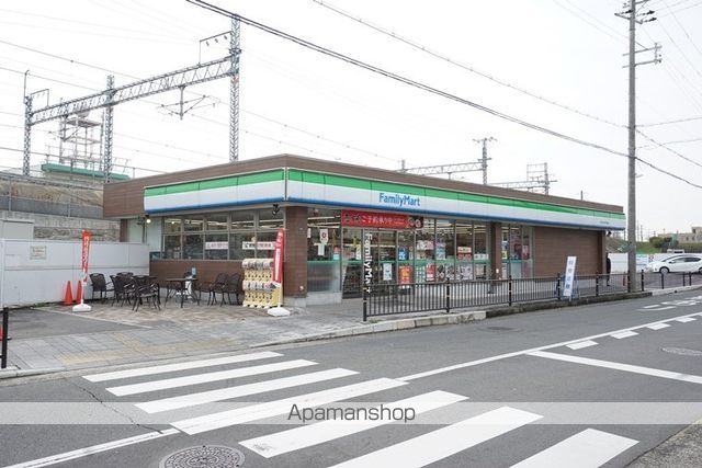 コンビニ　ファミリーマート茨木三島中学校南店（コンビニ）まで532m