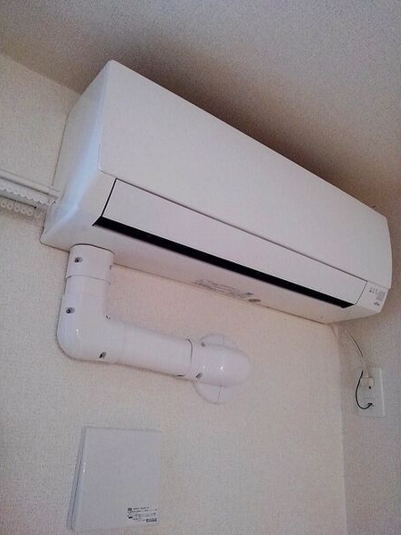 その他設備　夏もカラッと快適なエアコン付き♪