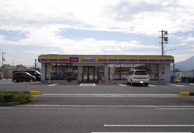コンビニ　ミニストップ綾南町店さん（コンビニ）まで900m