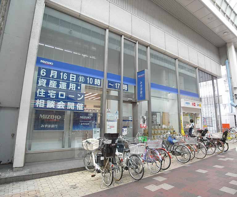 銀行　みずほ銀行 伏見支店（銀行）まで180m
