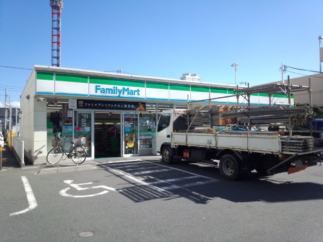 コンビニ　ファミリーマート六町駅前店（コンビニ）まで1416m