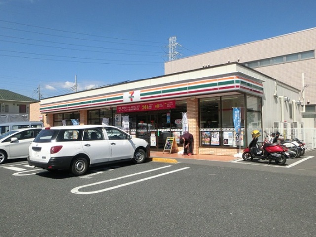 コンビニ　セブンイレブン足立六町1丁目店（コンビニ）まで602m