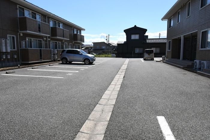 駐車場　駐車場に車を止められます