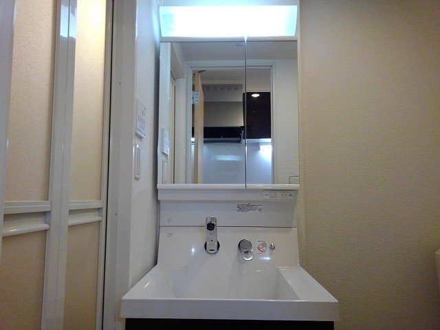 洗面設備　洗面所内にトイレもあります
