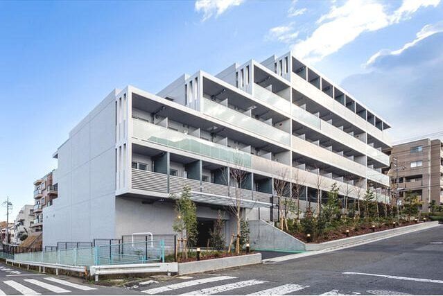 建物外観　オートロック完備