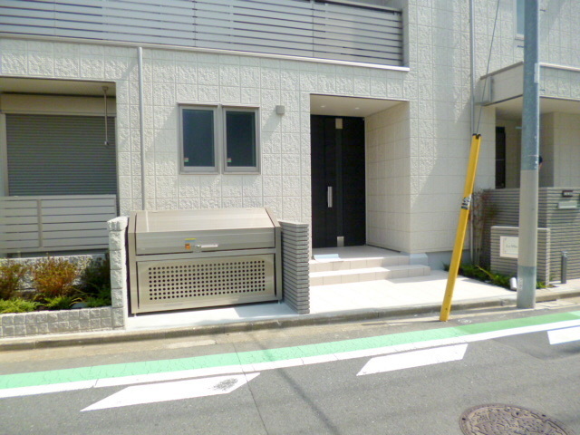 エントランス　☆敷地内ゴミストッカー☆