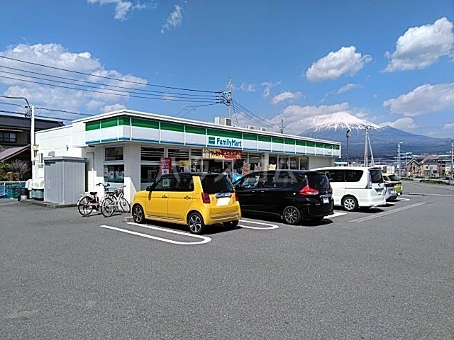 コンビニ　ファミリーマート 富士岩松店（コンビニ）まで345m