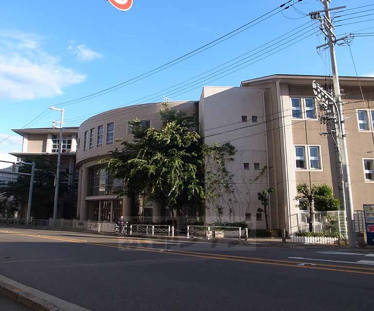 小学校　朱雀第一小学校（小学校）まで349m