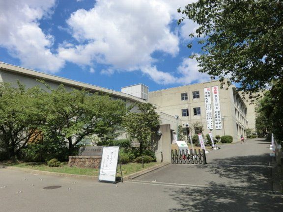 高校・高専　京都明徳高等学校（高校・高専）まで422m