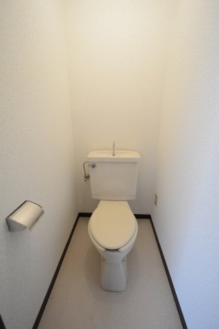 トイレ　掃除のしやすいシンプルなトイレです♪