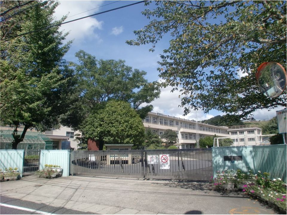 小学校　伊敷小学校（小学校）まで246m