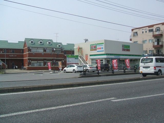 コンビニ　ファミリーマート上尾愛宕二丁目店（コンビニ）まで366m