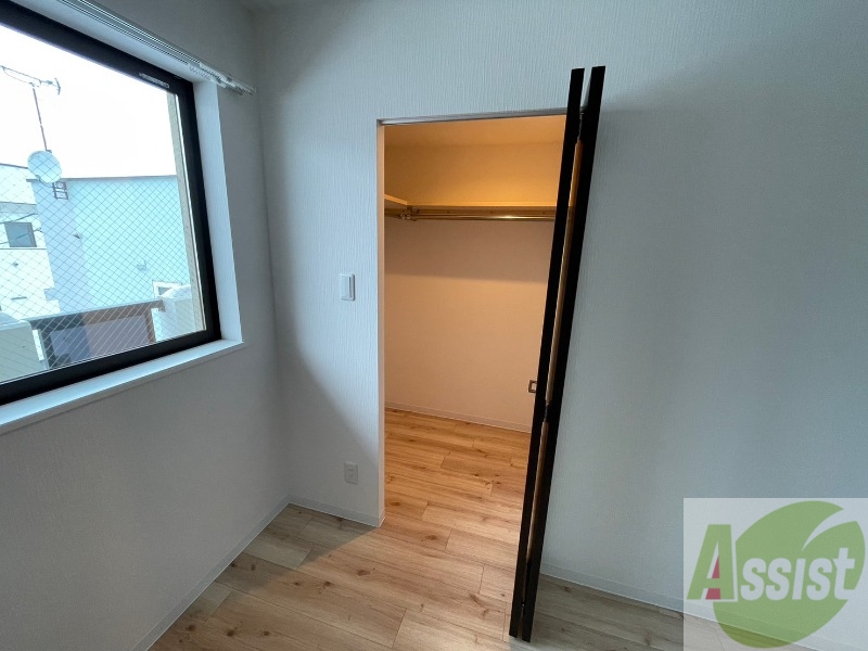 収納　寝室の収納です。部屋がすっきり片付きます。