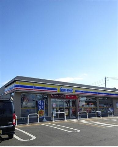 コンビニ　ミニストップ（コンビニ）まで878m