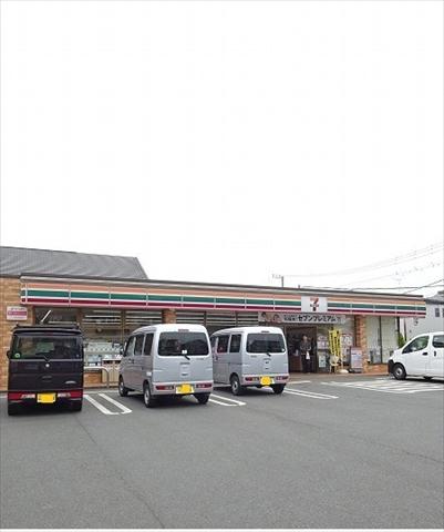コンビニ　セブンイレブン（コンビニ）まで867m
