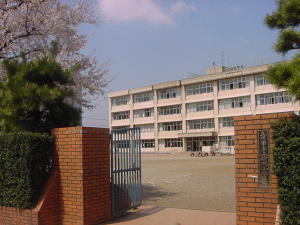 小学校　立川市立上砂川小学校（小学校）まで833m