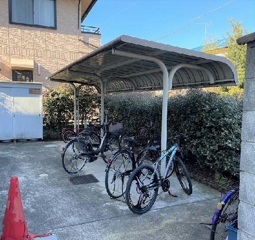 その他　屋根付き駐輪場完備