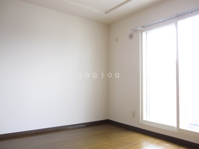 その他部屋・スペース　日当たりの良い明るい洋室です。