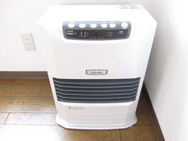 その他設備　冬はあったか灯油ストーブです。