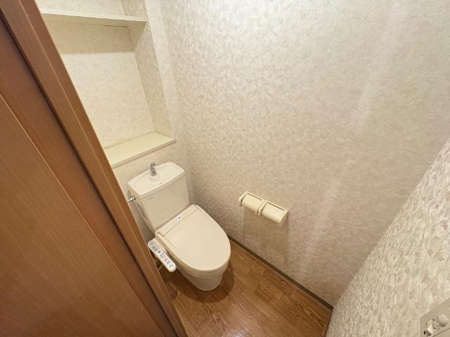 トイレ　温水洗浄便座