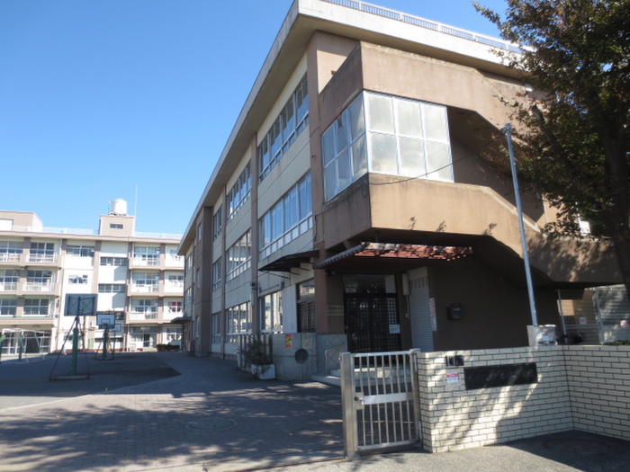 小学校　東本郷小学校（小学校）まで470m