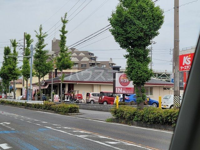 飲食店　ガスト 岡崎店(から好し取扱店)（飲食店）まで932m