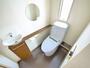 トイレ　落ち着いた色調のトイレです