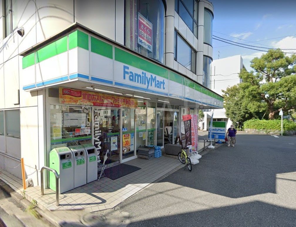 コンビニ　ファミリーマート大船駅北店（コンビニ）まで890m
