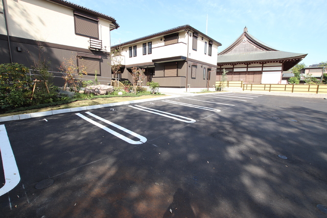 駐車場　敷地内に駐車場あります