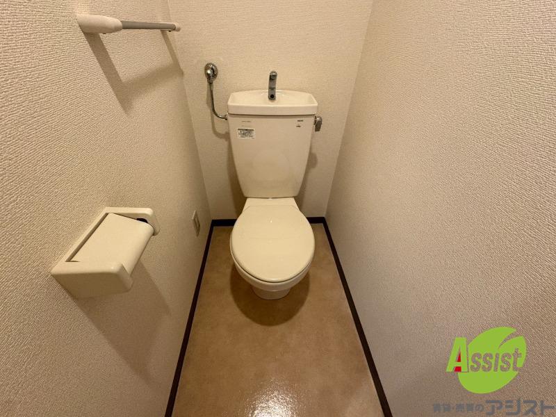 トイレ　こちらはトイレです。清潔感があり、安心して使用できます。