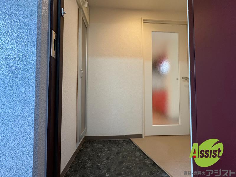 玄関　玄関の様子です。明るい印象ですね。気分もあがりそう。