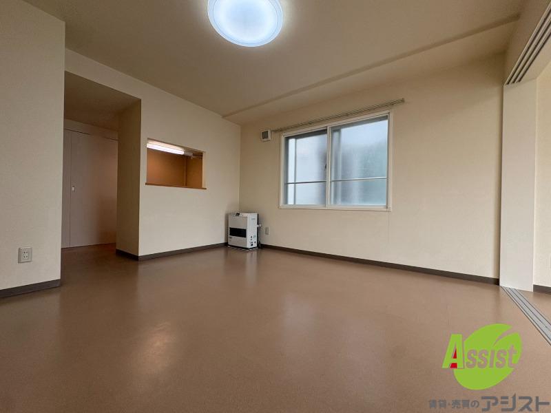 居室・リビング　広くてキレイなお部屋が広がっていて、充実した生活が送れそう。