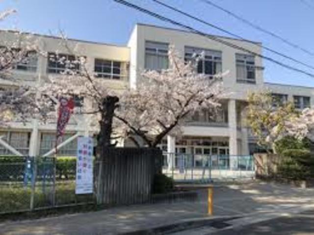 小学校　交野市立岩船小学校（小学校）まで819m