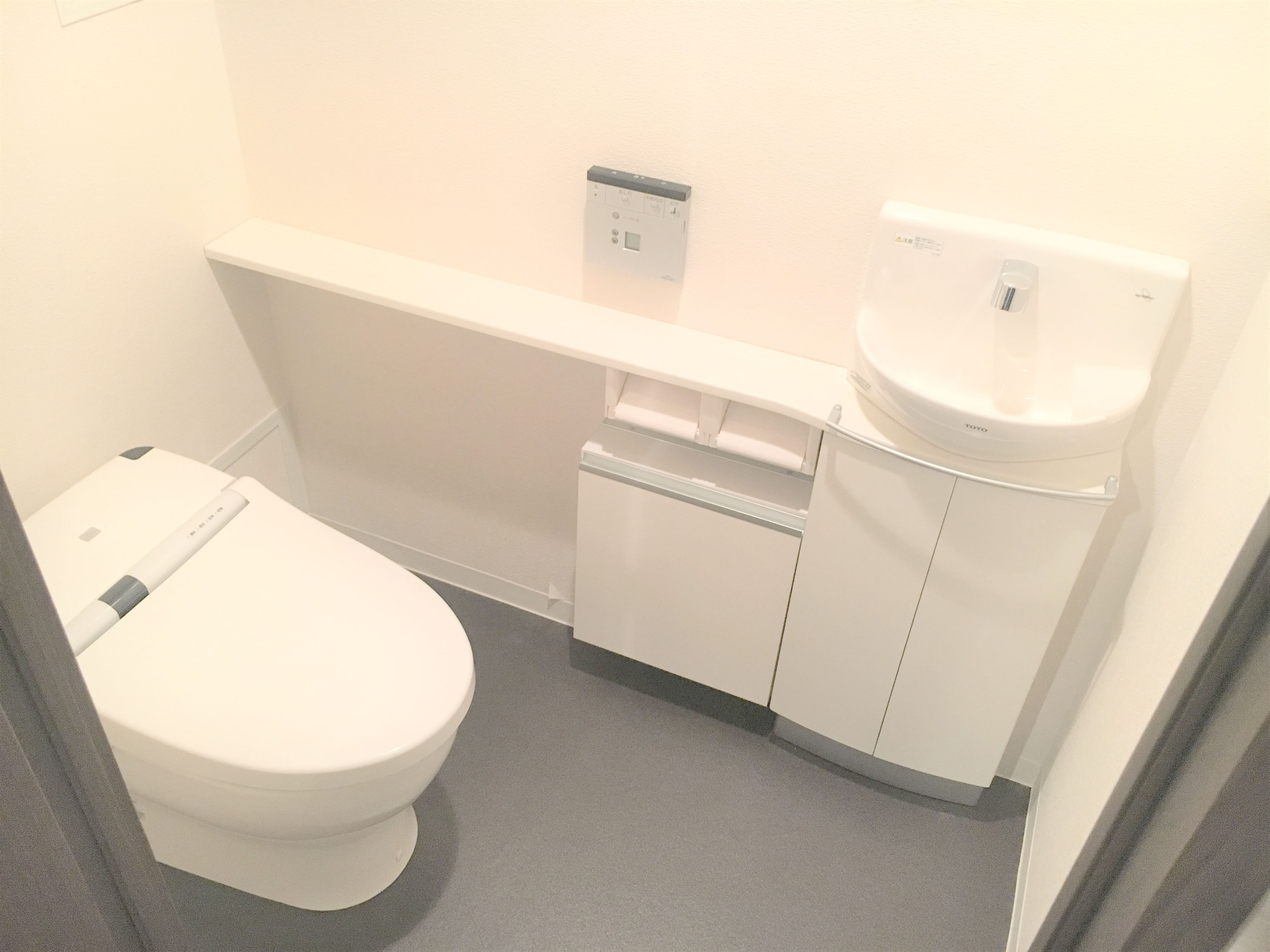 トイレ　同仕様写真(※同マンションの別部屋の写真です。)