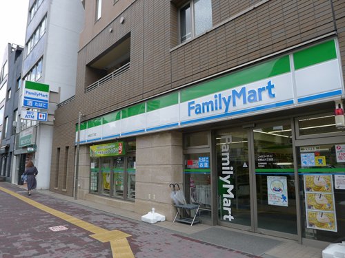 コンビニ　ファミリーマート 本駒込六丁目店（コンビニ）まで220m