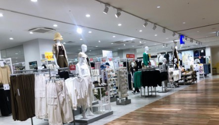 ショッピングセンター　ジーユーカメイドクロック店（ショッピングセンター）まで286m