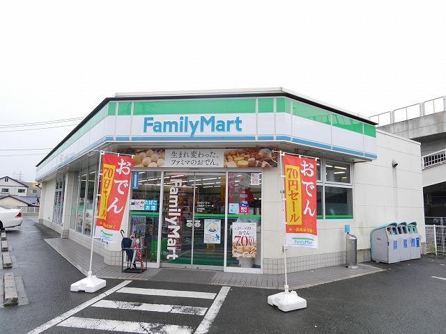 コンビニ　ファミリーマート／小倉紫川インター店（コンビニ）まで605m