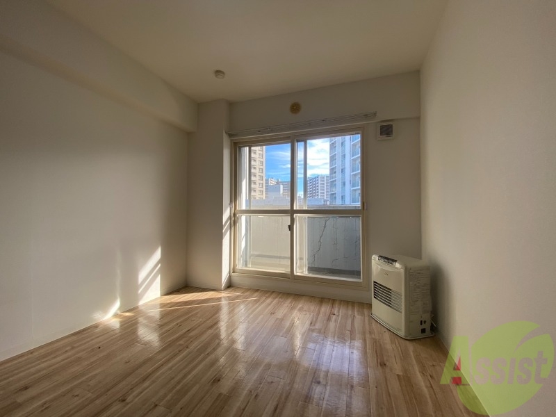その他部屋・スペース　こちらのお部屋は光が差し込む、温かみのあるお部屋です。