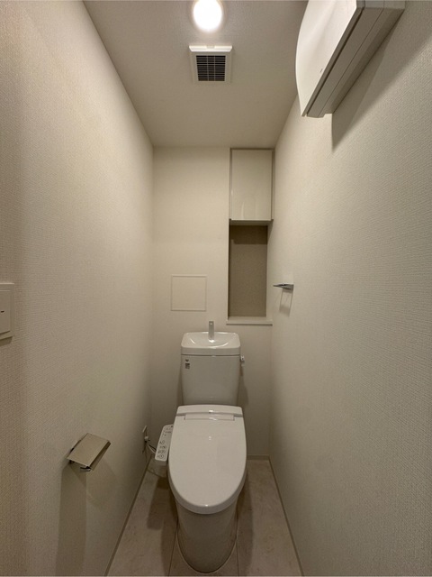 トイレ　収納付き