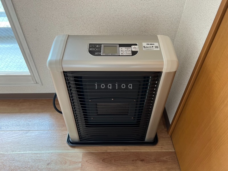 その他設備　冬はあったか石油ストーブです。