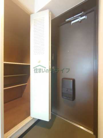 玄関　別部屋参考写真となります