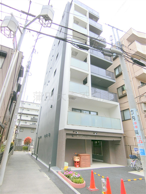 建物外観　2022年12月築　RC鉄筋コンクリート造地上8階建て1K