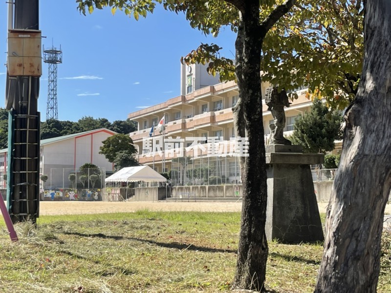 小学校　麓小学校（小学校）まで1200m