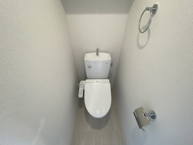 トイレ　※カラータイプは写真と異なります。