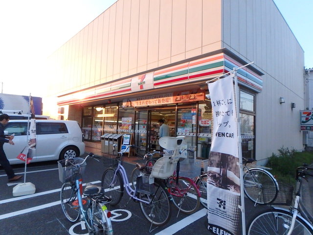 コンビニ　セブンイレブン葛飾東金町4丁目店（コンビニ）まで527m