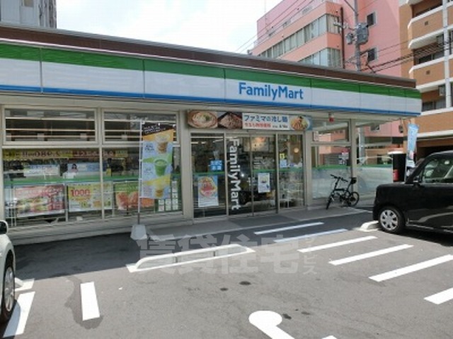 コンビニ　ファミリーマート 博多駅南五丁目（コンビニ）まで107m