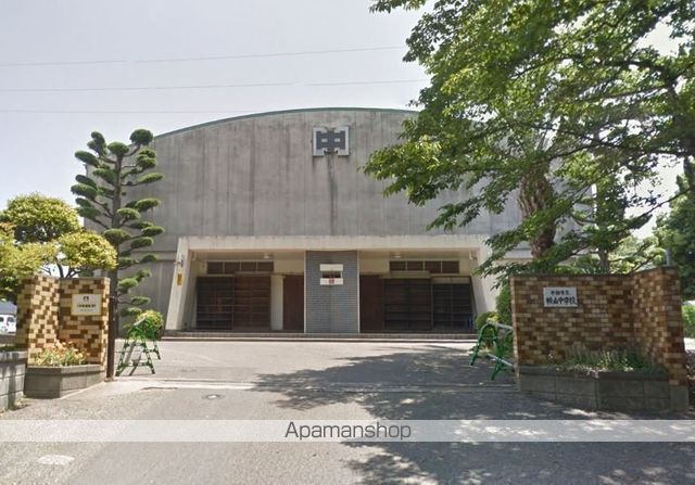 中学校　桃山中学校（中学校）まで702m