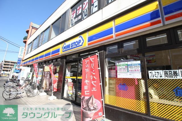 コンビニ　ミニストップ塚田駅前店（コンビニ）まで580m