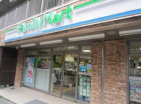 コンビニ　ファミリーマート高輪一丁目店（コンビニ）まで40m